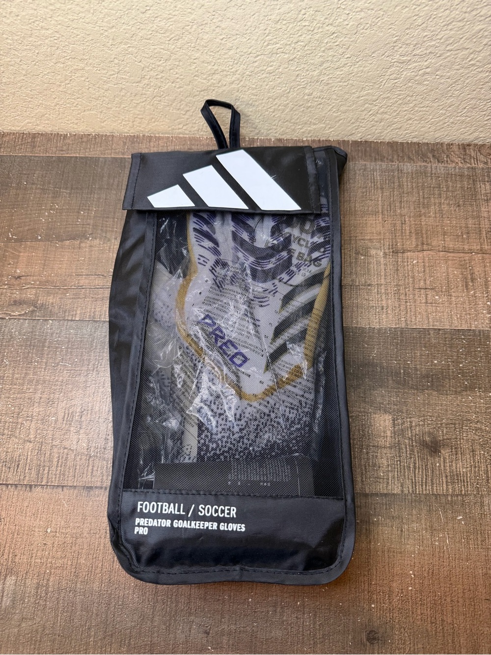 Adidas Predator GL Pro Goalkeeper Gloves.
- Size 7 Men.
